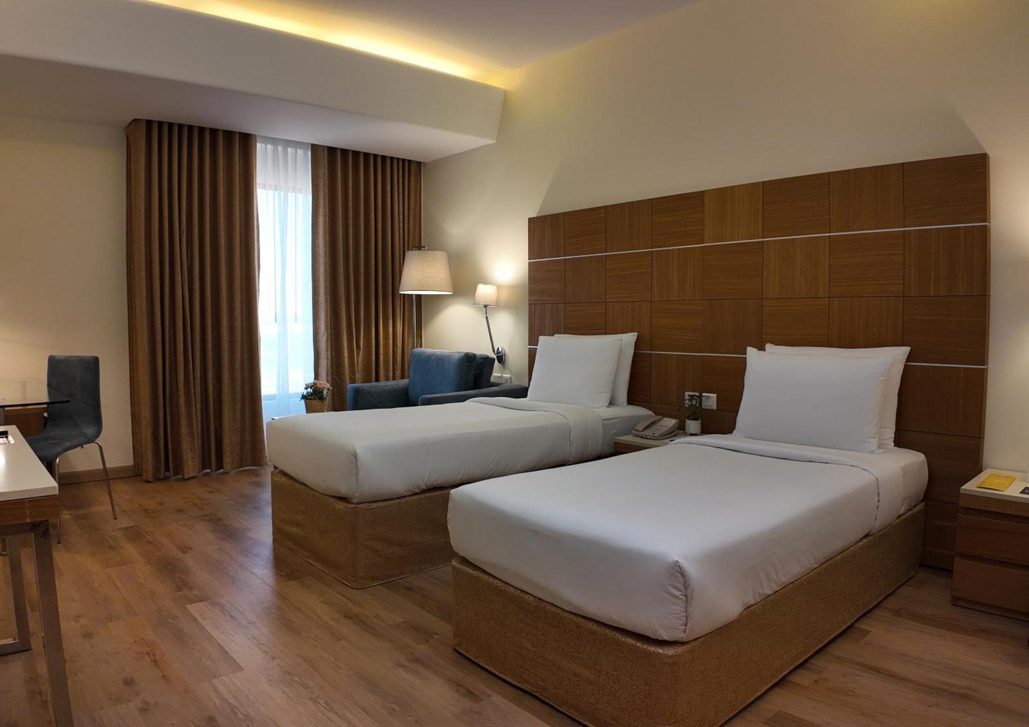 Golden Tulip Muscat Otel Dış mekan fotoğraf