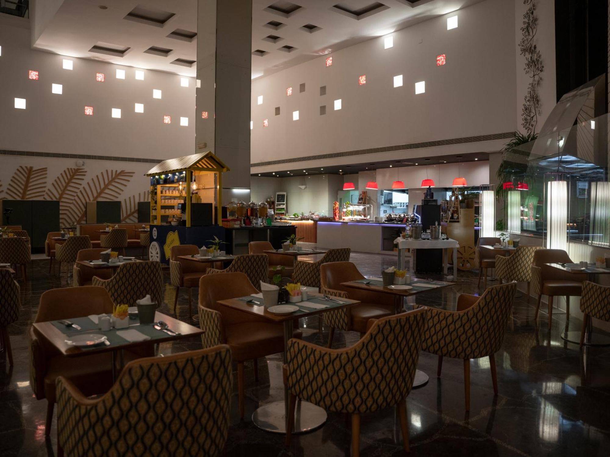 Golden Tulip Muscat Otel Dış mekan fotoğraf