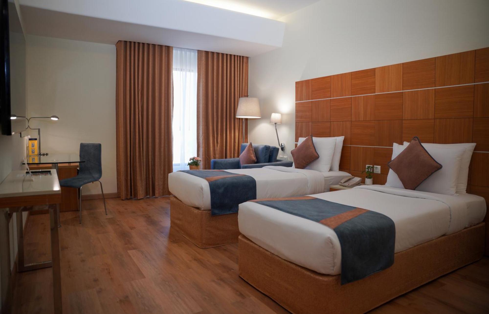 Golden Tulip Muscat Otel Dış mekan fotoğraf