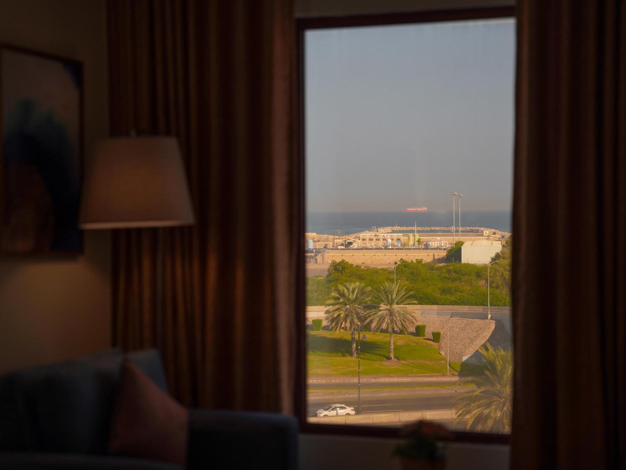 Golden Tulip Muscat Otel Dış mekan fotoğraf